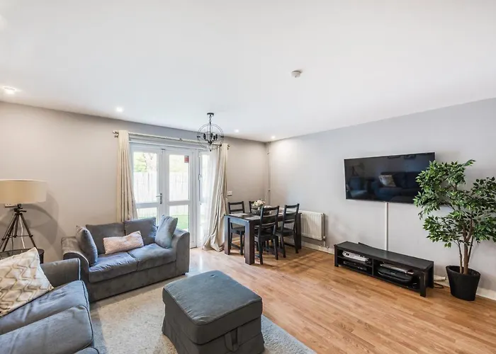 Spacious 4 Bed House Near Greenwich